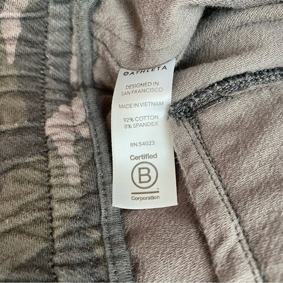 Athleta Camo Farallon Shorts - Picture 4 of 5